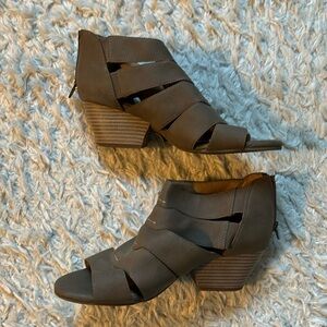 Natural Soul Brown Block Heeled Shoes